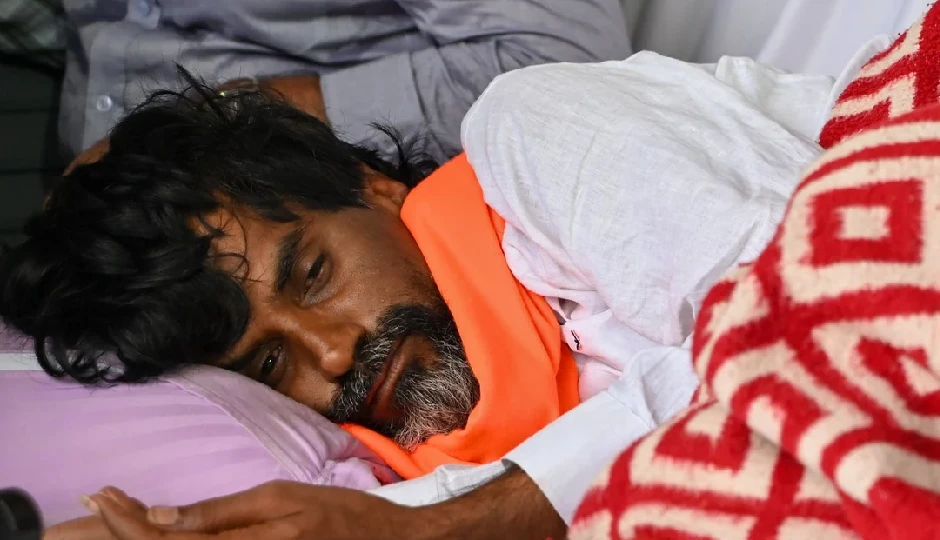 'चाहे जान चली जाए, पर आजाद मैदान नहीं छोड़ूंगा' – आरक्षण आंदोलन पर अड़े मनोज जरांगे