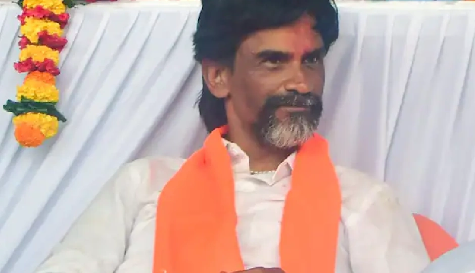 'अगर CM फडणवीस ने नहीं सुनी तो 5 करोड़ से ज्यादा लोग मुंबई आएंगे',  मनोज जरांगे का चेतावनी संदेश