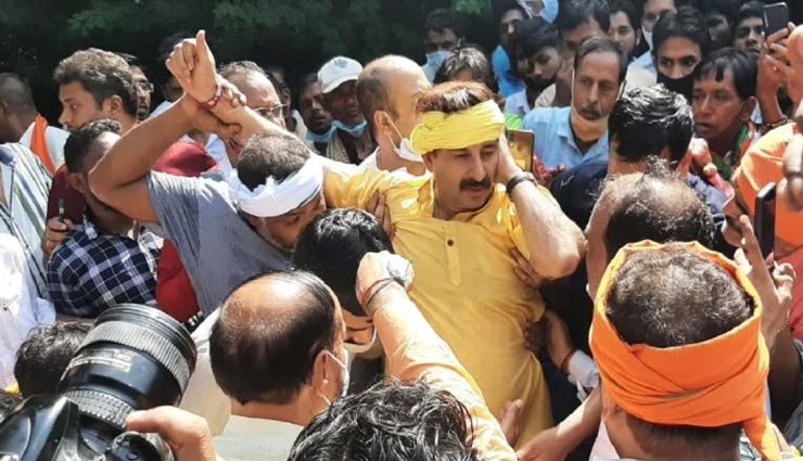 सीएम केजरीवाल के घर के बाहर प्रदर्शन के दौरान मनोज तिवारी हुए चोटिल, अस्पताल में कराया भर्ती 