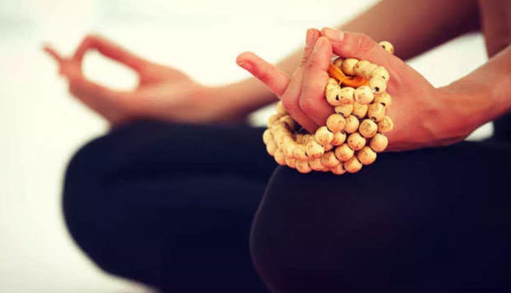 विशेष नियमों के साथ धारण की जाती हैं माला, जानें इनके नियम और मिलने वाले फल