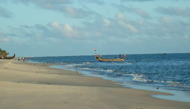 भारत के बेहतरीन पर्यटन स्थलों में से एक है एलेप्पी, जानें यहां घूमने की खास वजहें alleppey tourist attractions,best places to visit in alleppey,alleppey backwaters,houseboats in alleppey,alleppey travel guide,top destinations in kerala,venice of the east,vembanad lake alleppey,kumarakom bird sanctuary,snake boat race alleppey,best time to visit alleppey,alleppey tourism highlights