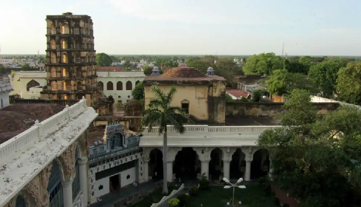things to do in thanjavur,thanjavur tourist places,tanjore attractions,chola dynasty heritage,temples in thanjavur,south indian culture,thanjavur art and architecture,tamil nadu travel,top places to visit in thanjavur,thanjavur travel guide