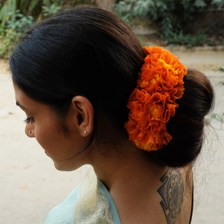 flowers wear in hair,purple orchid,daisy,red rose,marigold flower,lily,peony,camellia flower,magnolia flower,fashion,fashion tips