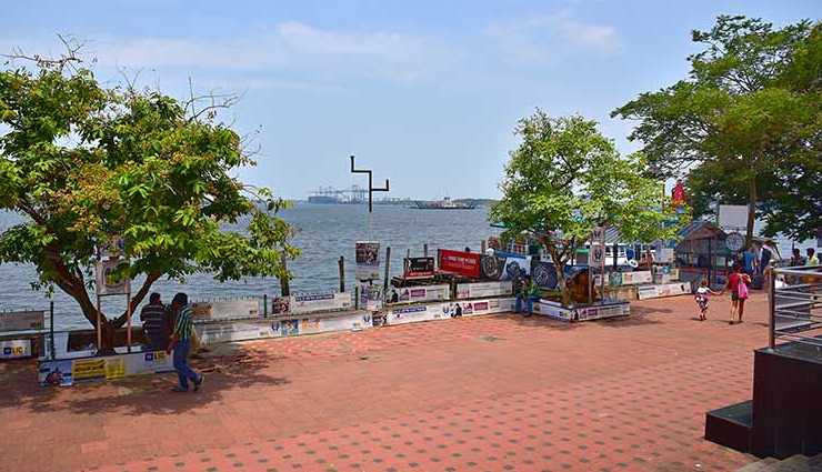 tourist places in kochi,top attractions in kochi,best places to visit in kochi,kochi sightseeing,historical places in kochi,tourist destinations in kochi,kochi travel guide,kochi points of interest,famous landmarks in kochi