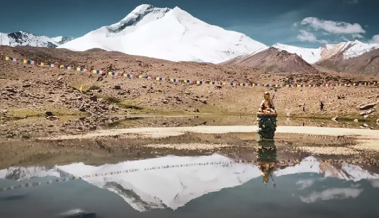 ladakh trekking,snow leopard trek ladakh,sham valley trek,high altitude treks india,ladakh union territory,ladakh tourism,leh travel guide,adventure travel ladakh,best treks in ladakh,himalayan wildlife trek,beginner trek ladakh,cold desert india,hemis national park trek