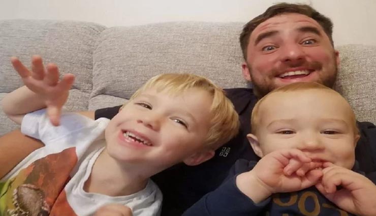 इस शख्स ने पाल रखा है 18 फीट लंबा सांप, बिना किसी डर के रखता हैं अपने दो बच्चों के साथ weird news,weird pet,england,world biggest burmese python,marks hobbs