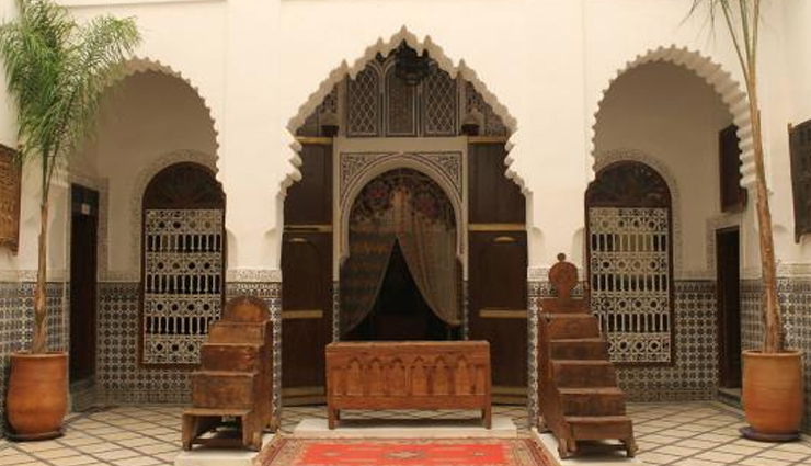 attractions in marrakech,marrakech,must visit places in marrakech,medina of marrakech,djemaa el-fnaa,spice souks and artisanal markets,riad museums,moroccan hammam,saadian tombs