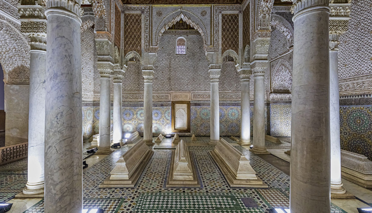 attractions in marrakech,marrakech,must visit places in marrakech,medina of marrakech,djemaa el-fnaa,spice souks and artisanal markets,riad museums,moroccan hammam,saadian tombs