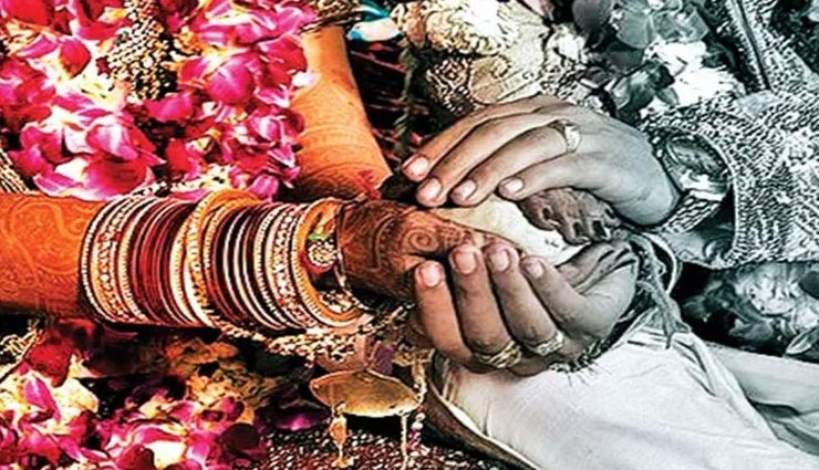 हाथों की लकीरें बताएगी लव मैरिज होगी या अरेंज, जानें कैसे करे पता 