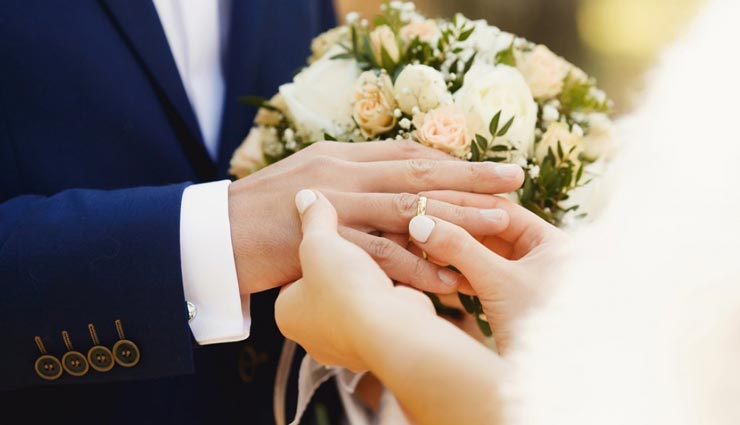 शादी करते ही शख्स ने जीती लाखों रूपए की शर्त, हनीमून के लिए बुक किया अच्छा होटल