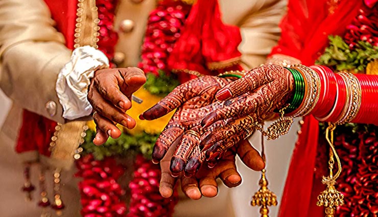 बाड़मेर : प्रेमी जोड़े ने शादी की तो पंचों ने परिवारों को समाज से बहिष्कृत कर लगाया 34 लाख का जुर्माना