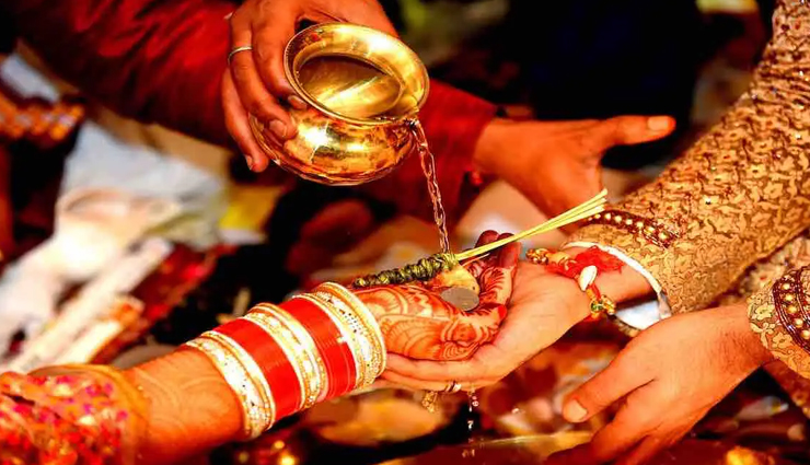 वास्तु के अनुसार ऐसा होना चाहिए नवविवाहित जोड़ों का कमरा, वैवाहिक जीवन में आएगी खुशियां