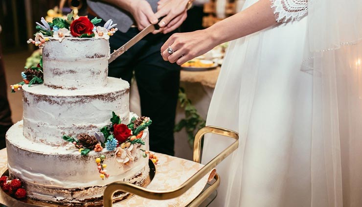 शादी में एक मेहमान ने खा लिया एक्स्ट्रा केक तो कपल में भेज दिया इसका बिल