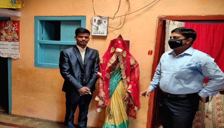 लॉकडाउन की वजह से टल रही थी 2 साल से शादी, दुल्हन को साइकिल से विदा करवाकर अपने घर ले आया दूल्हा