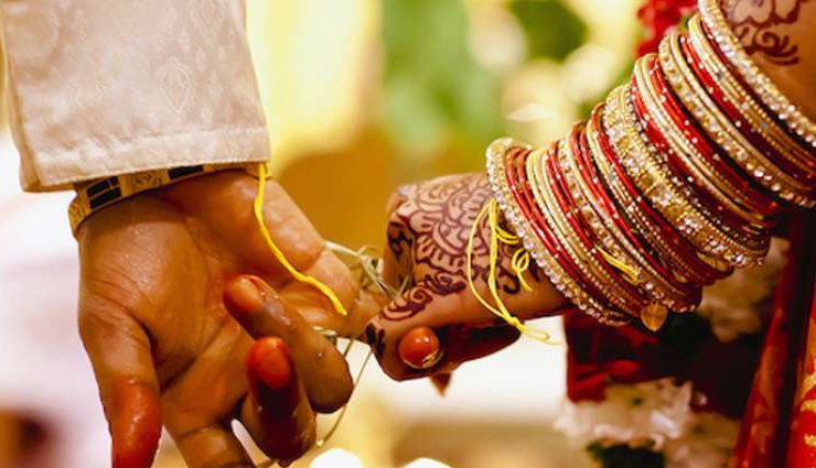लॉकडाउन / शादी में मेहमानों की संख्या पर पाबंदी का निकाला अनोखा तोड़, दो शिफ्टों में आएंगे रिश्तेदार