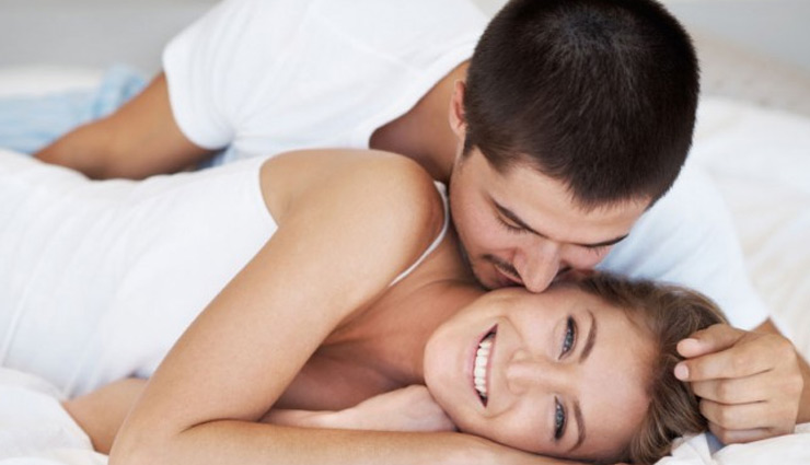 अपनी शादीशुदा जिंदगी को बनाना चाहते हैं खुशहाल, आजमाए ये उपाय tips to live a happy life with your life partner,happy married life tips,mates and me,relationship tips