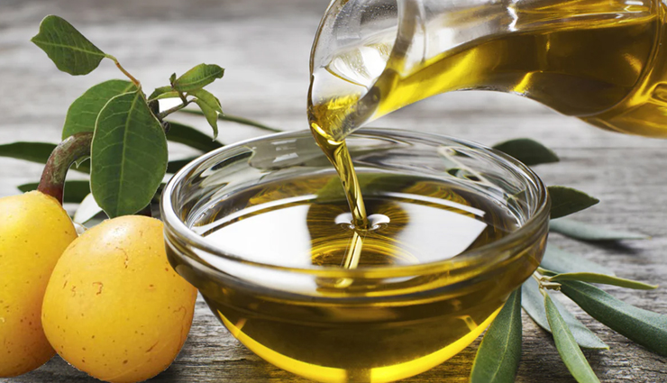 6 Benefits of Using Marula Oil For Skin and Hair