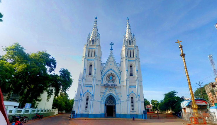 madurai tourist attractions,top 10 places to visit in madurai,meenakshi amman temple,madurai must-visit sites,things to do in madurai,madurai temples,vaigai dam,alagar kovil,samanar hills,tirupparankundram murugan temple,pazhamudhir solai,best tourist spots in madurai,historical places in madurai,religious sites in madurai,madurai travel guide