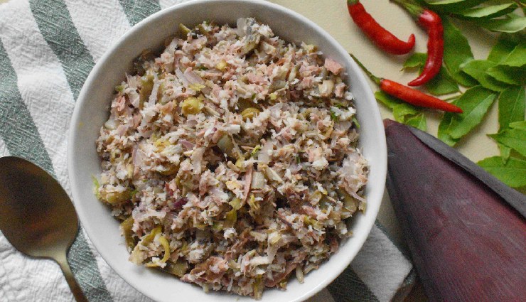 local foods maldives,maldivian cuisine,maldivian breakfast,mashuni,garudhiya,maldivian soup,mas huni,bis keemiya,maldivian pastries,bajiya,rihaakuru,maldivian lobster,havaadhulee bis,saagu bondibai,kulhi boakibaa,maldivian desserts,maldivian seafood,maldivian street food,maldivian culture,maldives food guide