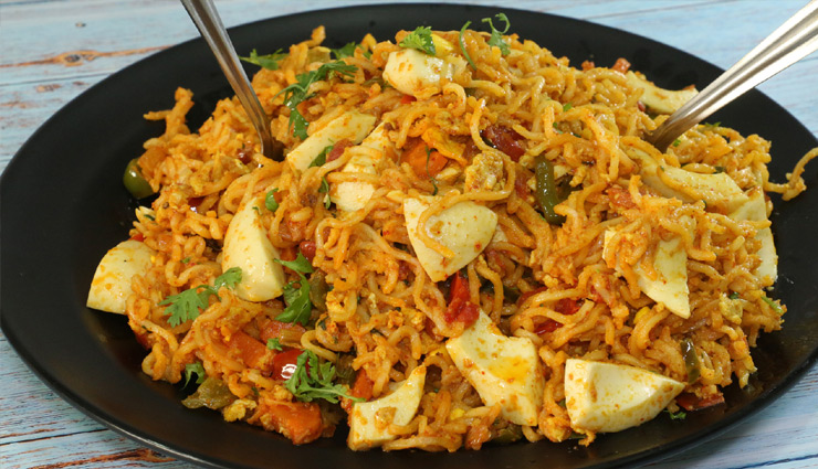 बच्चों को बनाकर खिलाए अंडे वाली मैगी, ये है बनाने का आसान तरीका #Recipe