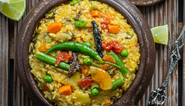 डिनर में लाइट और टेस्टी खाने की इच्छा है तो मसाला खिचड़ी से बेहतर डिश और क्या होगी #Recipe masala khichdi recipe,spicy khichdi recipe,indian masala khichdi,easy masala khichdi,healthy khichdi recipe,quick masala khichdi,tasty khichdi dinner,vegetarian masala khichdi,homemade masala khichdi,khichdi with spices