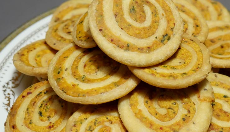 Diwali 2019: 'मसाला मठरी' के साथ ले मीठे का मजा, जानें बनाने का तरीका #Recipe