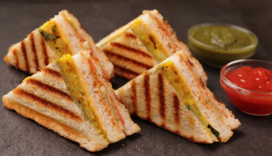 मसाला टोस्ट सैंडविच : सुबह की बेहतरीन शुरुआत के लिए इस लजीज डिश के नाम पर लगाएं मोहर #Recipe