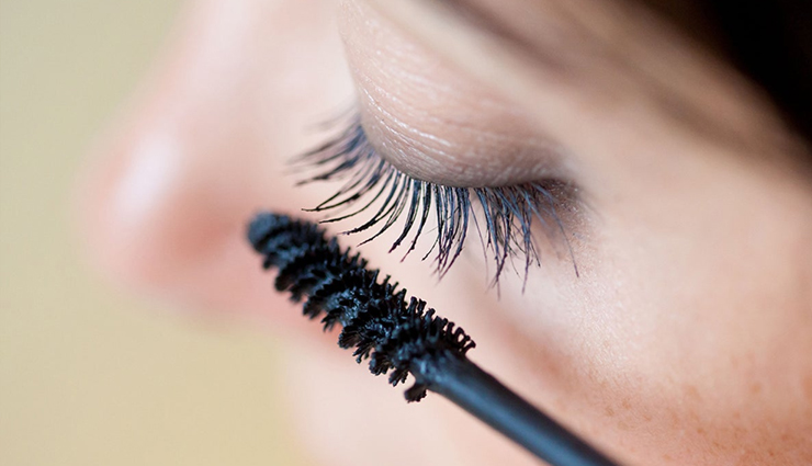mascara,procedure to apply mascara,simple procedure to apply mascara,mascara for eyes,beauty,beauty tips