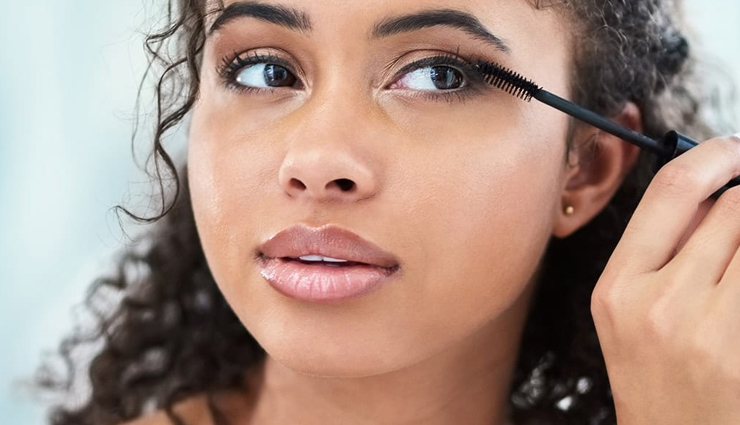 tips to apply mascara perfectly,applying mascara,tips to apply mascara,eye make up tips,choosing right mascara,beauty tips,beauty hacks,make up tips