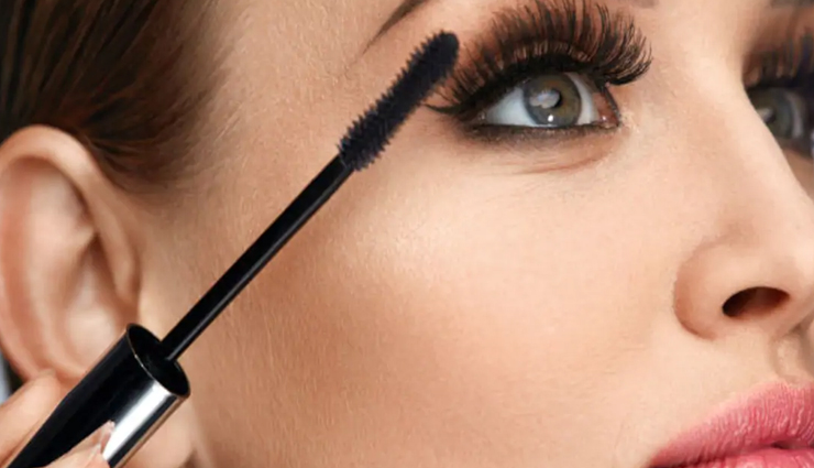 mascara,applying mascara tips,methods of applying mascara,beauty tips,beauty hacks,mascara applying tricks,apply mascara like a pro with these tips