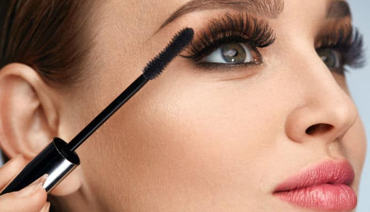 tips to apply mascara perfectly,applying mascara,tips to apply mascara,eye make up tips,choosing right mascara,beauty tips,beauty hacks,make up tips