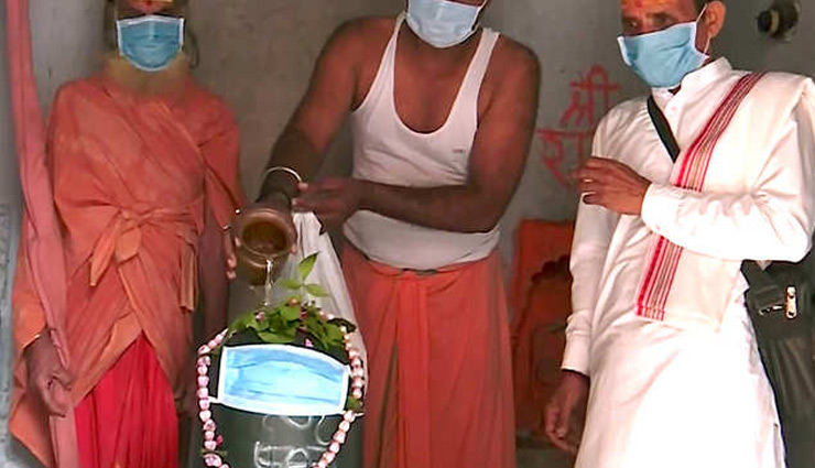 coronavirus,god,temple,india,varanasi,mask,weird news