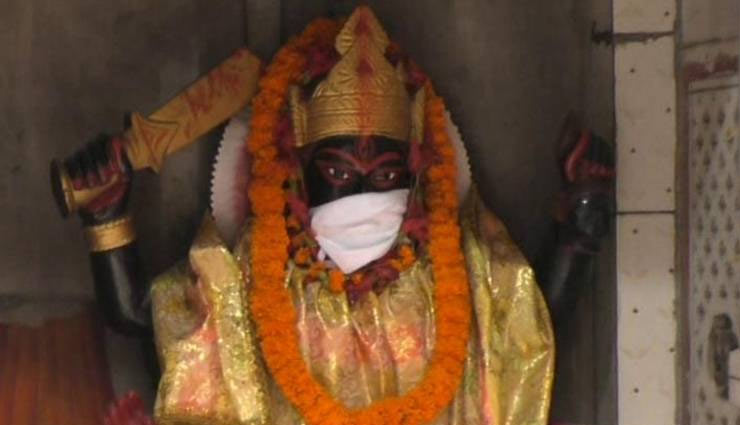 weird news in hindi,varanasi,air pollution,god wear mask ,वाराणसी