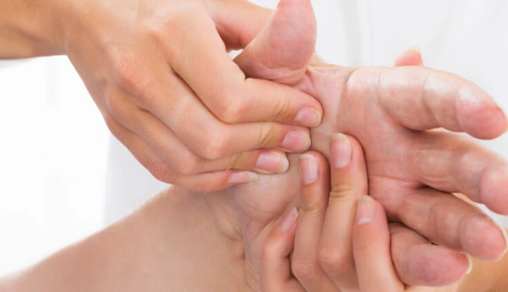 hand pain,carpal tunnel syndrome,arthritis in hands,tendon swelling,trigger finger,chronic hand pain,hand joint pain,wrist pain,causes of hand discomfort,hand mobility issues,repetitive strain injury