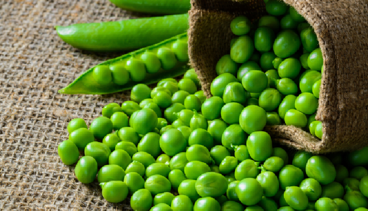 matar ki kachori recipe,delicious peas-stuffed kachori,how to make matar kachori at home,homemade kachori with peas filling,north indian kachori recipe,spicy peas kachori steps,indian street food snacks,easy matar kachori preparation,traditional kachori with peas,quick and tasty matar kachori