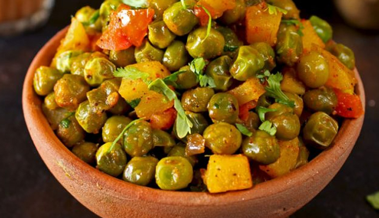 tasty and healthy hare matar ki ghughni,food,easy recipe