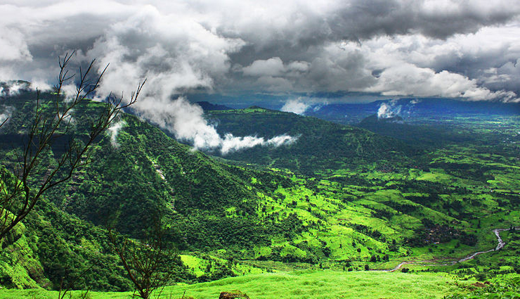 unique indian train journeys,best train travel experiences in india,iconic train routes in india,scenic train rides across india,luxury train travel in india,heritage train tours in india,adventure train experiences india,famous indian railway journeys,cultural train trips in india,must-visit train destinations in india