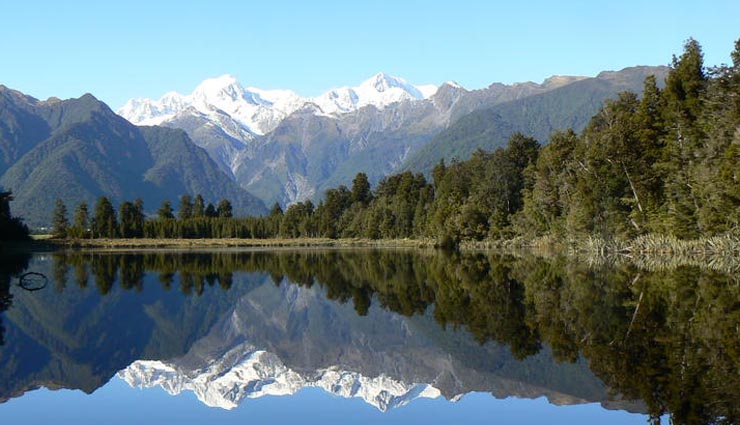 lakes,world beautiful lakes,dal lake,shangrila lake,five flower lake,matheson lake,plitvice lake