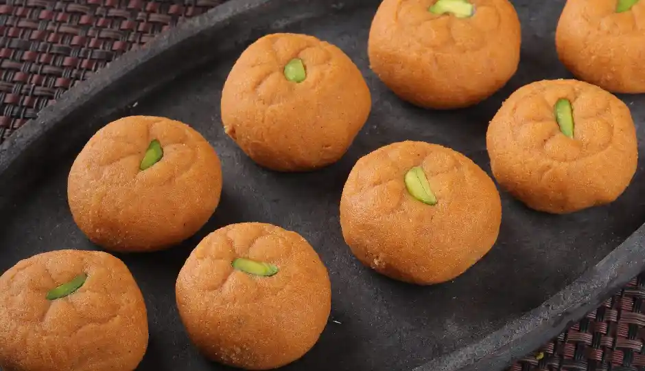 जन्माष्टमी घर पर बनाएं मथुरा स्टाइल पेड़ा, 15 मिनट में तैयार होगा कान्हा जी का पसंदीदा भोग