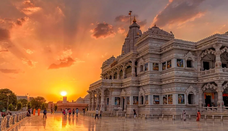 august,august month,tourist places to visit in august,august tourist places,holidays