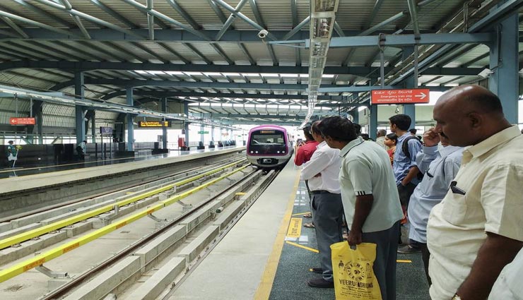 interesting facts,metro station facts,yellow line on every metro station,reason behind yellow line on metro station,yellow line for blind person
