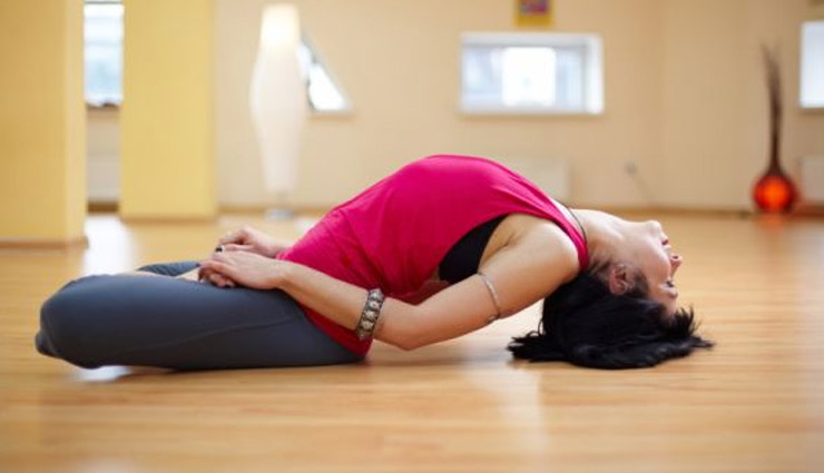 yoga asan to get glowing skin,benefits of yoga,yoga for beautiful skin,glowing skin with yoga,sarvangasana,halasana,matsyasana,trikonasana,ustrasana