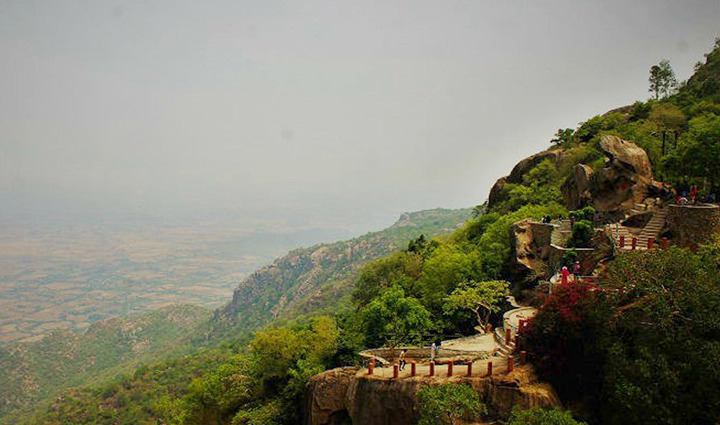 mount abu is the best place to visit at this time know the famous places of interest here,holiday,travel,tourism