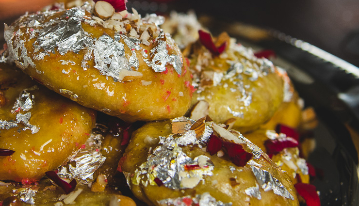 rajasthan cuisine favorites,popular dishes of rajasthan,traditional rajasthani food,famous rajasthani recipes,rajasthani culinary delights,must-try dishes in rajasthan,authentic rajasthani cuisine,rajasthani street food specialties,royal rajasthani delicacies,flavors of rajasthan cuisine