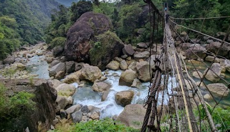living root bridges meghalaya,meghalaya natural wonders,famous bridges in meghalaya,eco-tourism meghalaya,unique bridges in india,trekking destinations meghalaya,khasi hills root bridges,sustainable tourism meghalaya,meghalaya tourist attractions,traditional bridges meghalaya