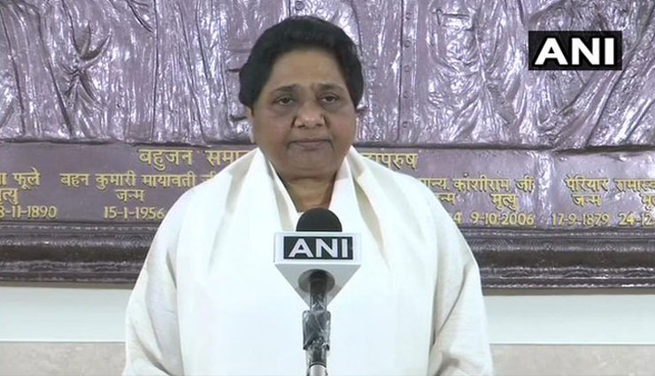 अपनी और हाथियों की मूर्ति बनवाना मायावती ने ठहराया सही, कहा- 'ये लोगों की इच्छा थी'