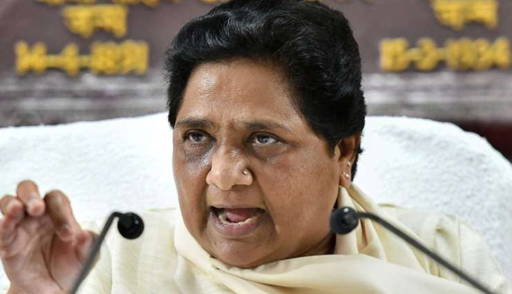 डूब रही है मोदी सरकार की नैया, RSS ने भी छोड़ा साथ : मायावती