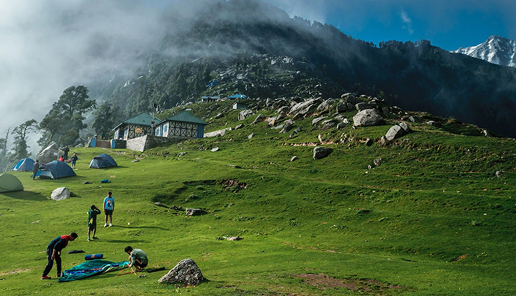 mcleodganj,trekking in mcleodganj,triund,kareri river,indrahar pass trek,the kangra valley,bhagsu trek