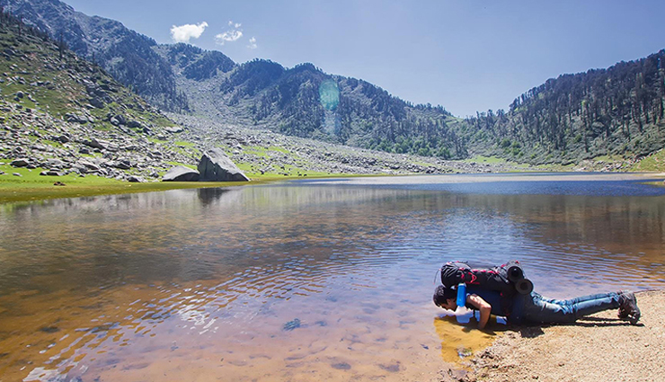 mcleodganj,trekking in mcleodganj,triund,kareri river,indrahar pass trek,the kangra valley,bhagsu trek