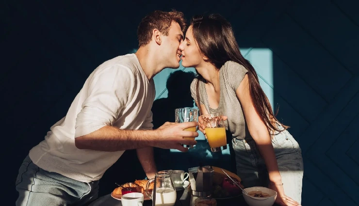 strong independent woman,how to be confident woman,qualities of empowered women,attract men with confidence,magnetic personality tips,self-assured woman traits,confidence in women,empowered feminine energy,personal growth for women,mindset of independent women